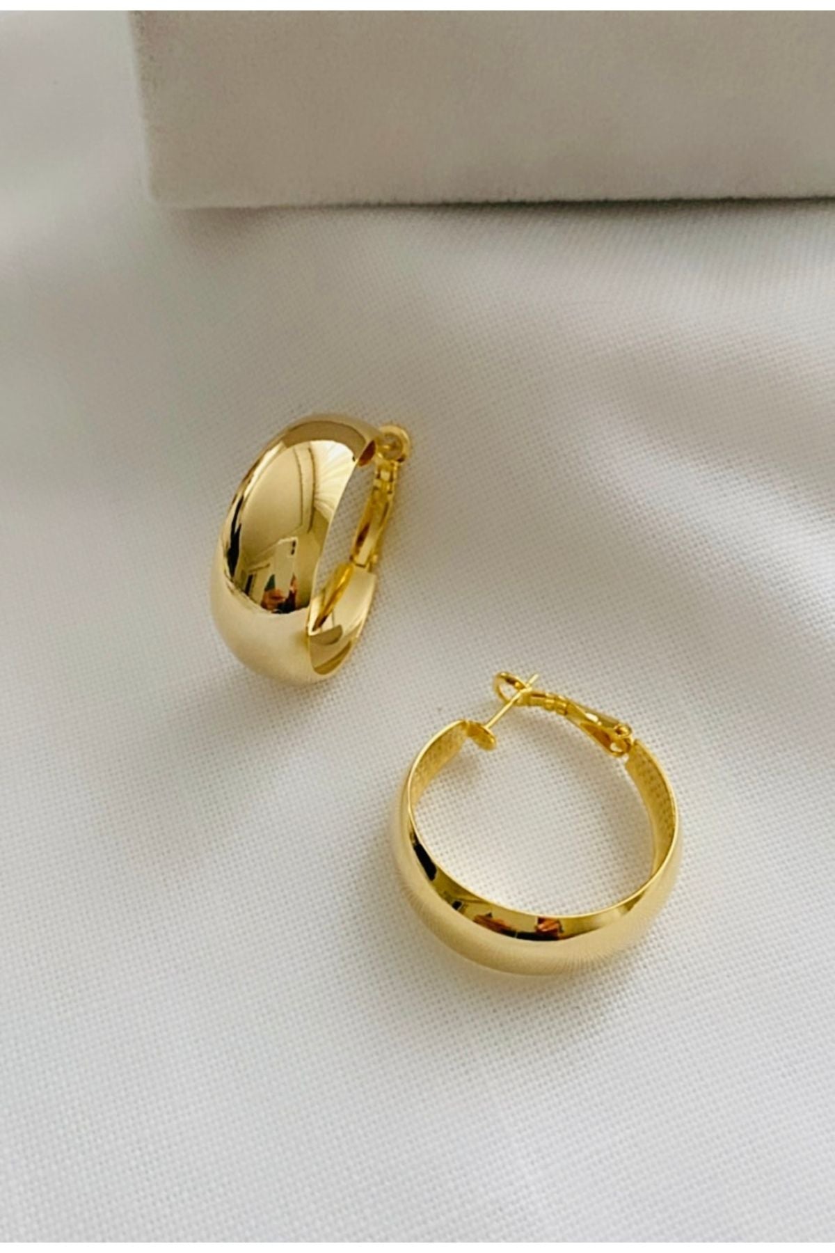 Oval Halka Çelik Küpe